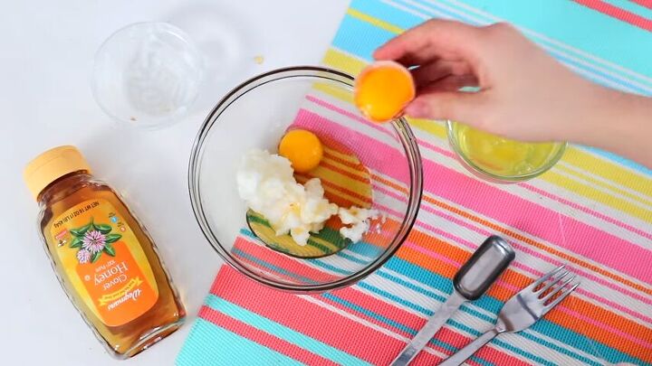 4 simple spa day diy recipes to pamper yourself at home, Adding egg yolks to the mix