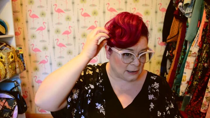 how to easily do a 1950s inspired vintage ponytail, Fluffing and fixing curls