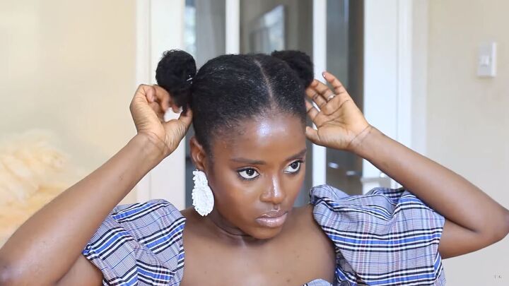 3 cute easy quick natural hairstyles with or without extensions, Tying hair in two buns