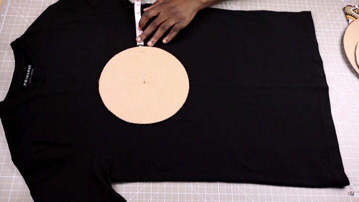 how to customize your old t shirt with a simple circle design, Measuring sides to make them equal