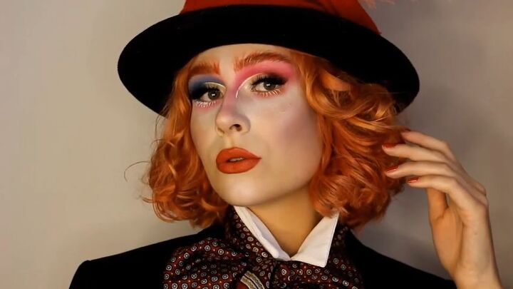 how to do a fun mad hatter makeup look for halloween, Mad Hatter makeup look