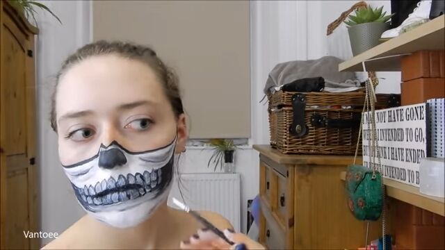 how to do easy diy skeleton makeup for halloween, Fun Halloween makeup