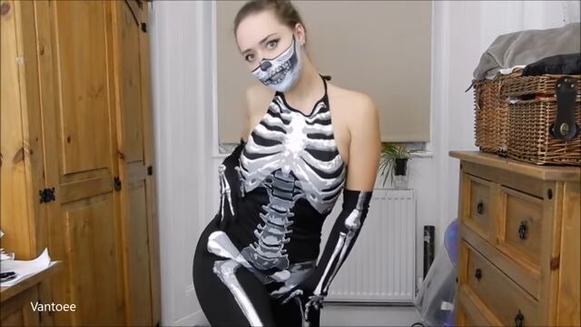 how to do easy diy skeleton makeup for halloween, Halloween skeleton costume