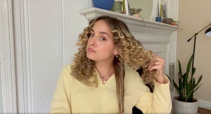 how to use straws for curling hair overnight heatless curls tutorial, Running fingers through curls