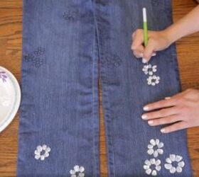 2 diy jean redesigns bling rhinestone trim cute painted daisies, Painting the daisies white
