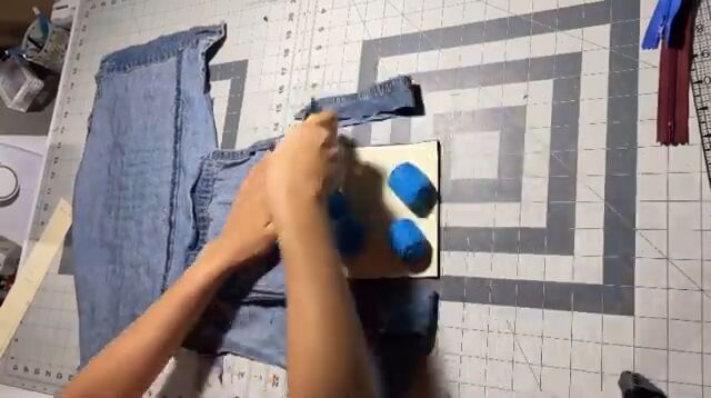how to make a stylish upcycled shoulder bag, Cutting out the pattern