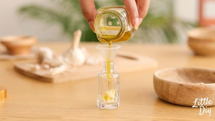 10 game changing beauty hacks and diy skincare recipes, Adding olive oil