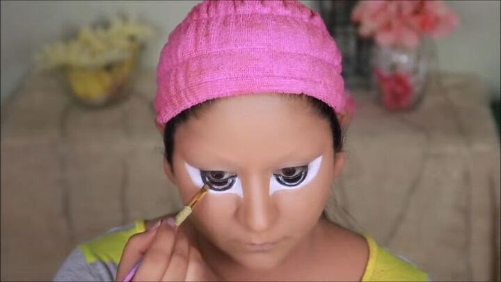 how to do bratz doll halloween makeup this year, Adding white dots to eyes
