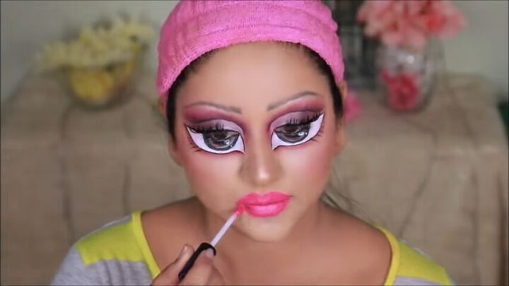 how to do bratz doll halloween makeup this year, Drawing on the lips
