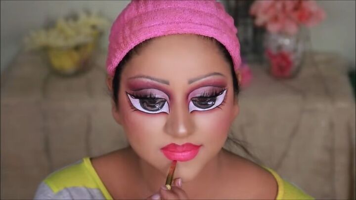 how to do bratz doll halloween makeup this year, Lining the lips