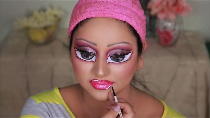 how to do bratz doll halloween makeup this year, Applying lipgloss