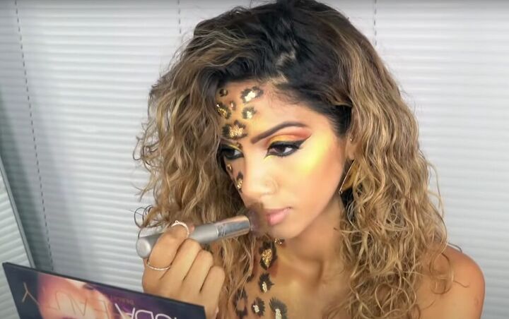 easy diy leopard costume for halloween, Adding gold highlight