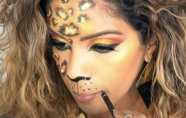 easy diy leopard costume for halloween, Adding dots above mouth