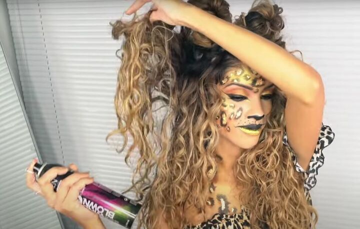 easy diy leopard costume for halloween, Adding texture hairspray