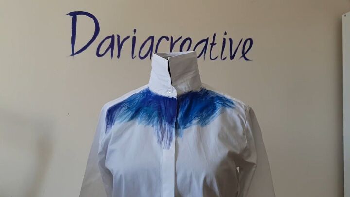 how to make a colorful rainbow inspired diy dripping paint shirt, Blending the blues together