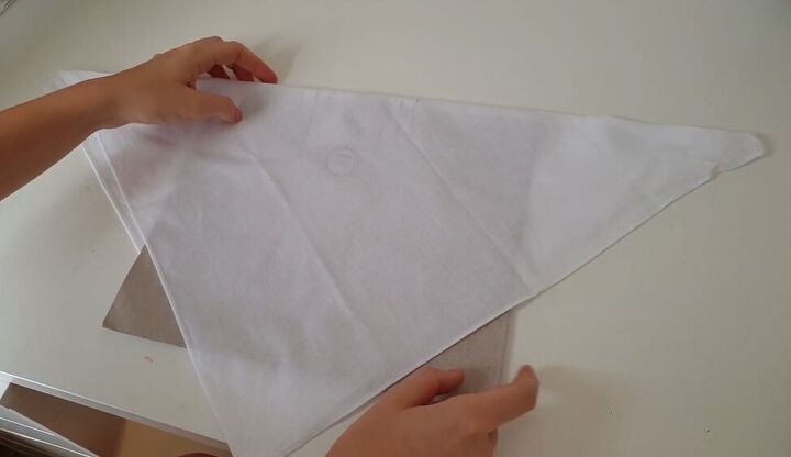 billie eilish inspired halloween bandana tutorial, Folding plain white bandana