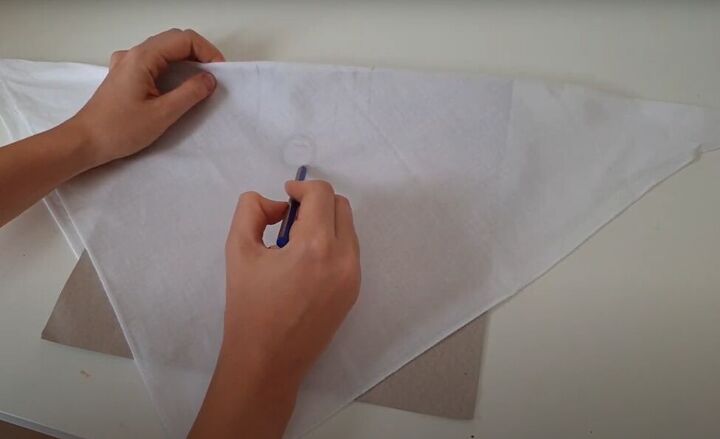 billie eilish inspired halloween bandana tutorial, Marking bandana