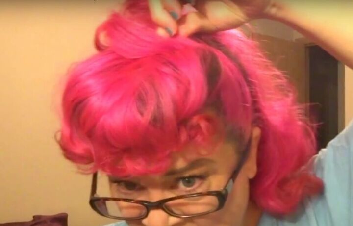 i love lucy costume diy tutorial for halloween, Pulling side section of hair to top