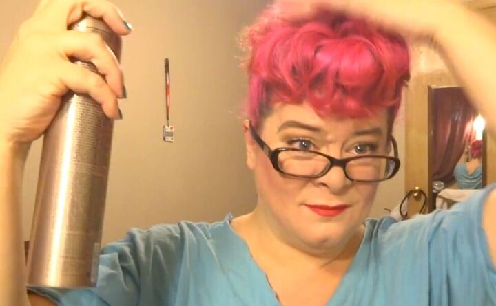 i love lucy costume diy tutorial for halloween, Spritzing hairspray