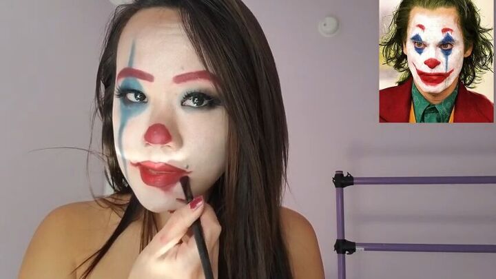 how to create female joker halloween makeup, Adding messiness