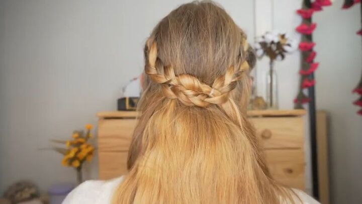 How to Create Two Gorgeous Frozen Hairstyles for Halloween | Upstyle How to Create Two Gorgeous Frozen Hairstyles for Halloween | Upstyle