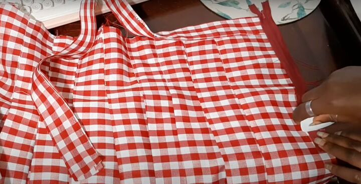 4 comprehensive steps to sewing a fun and flirty red pleated skirt, Marking where zipper should end