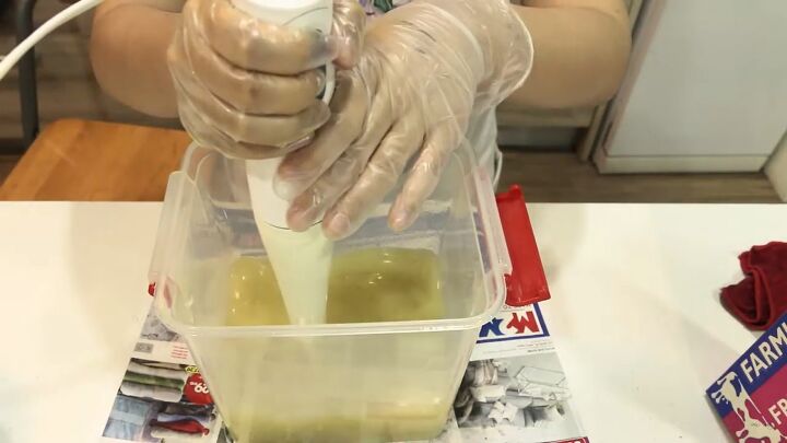 easy dead sea salt soap tutorial, Blending