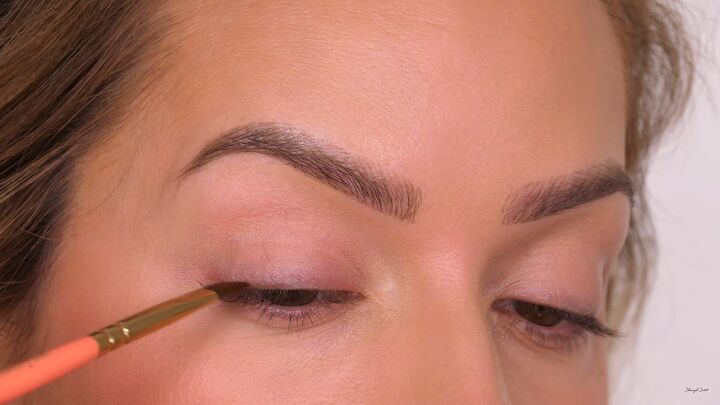 easy soft winged eyeliner tutorial, Adding color to lash line