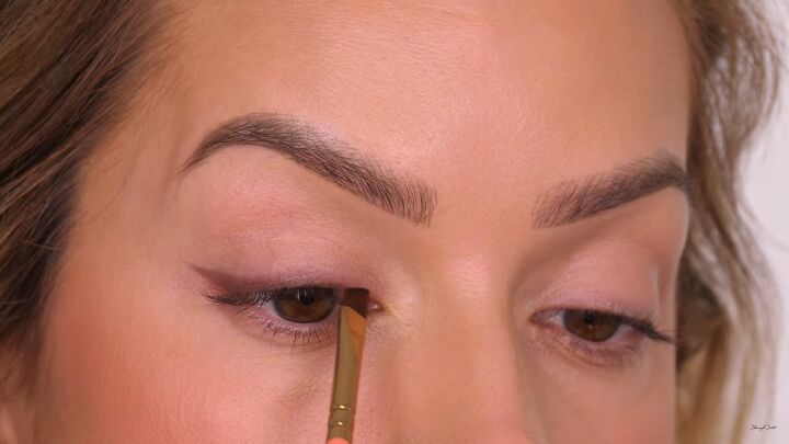 easy soft winged eyeliner tutorial, Taking the brush to corner of the eye