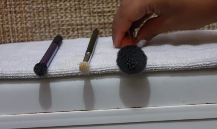 effective tips on how to wash and dry wet makeup brushes fast, Leaving makeup brushes to dry