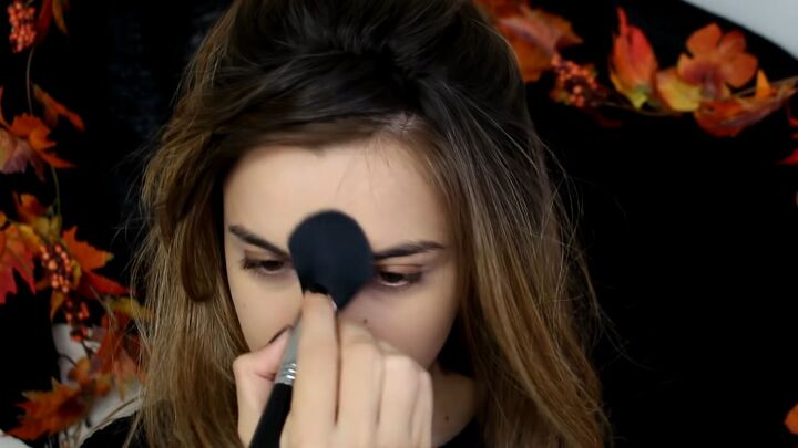 easy halloween jack o lantern makeup tutorial, Applying setting powder