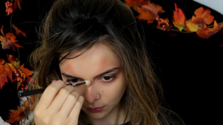 easy halloween jack o lantern makeup tutorial, Adding orange eyeshadow to nose
