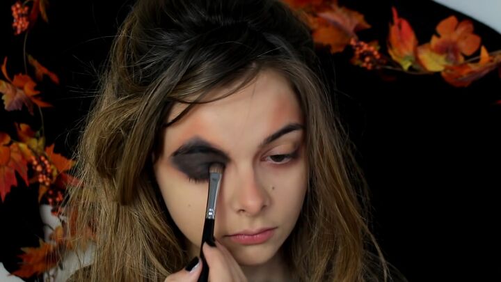 easy halloween jack o lantern makeup tutorial, Filling triangle in with black