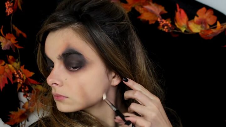 easy halloween jack o lantern makeup tutorial, Applying black to outside of face