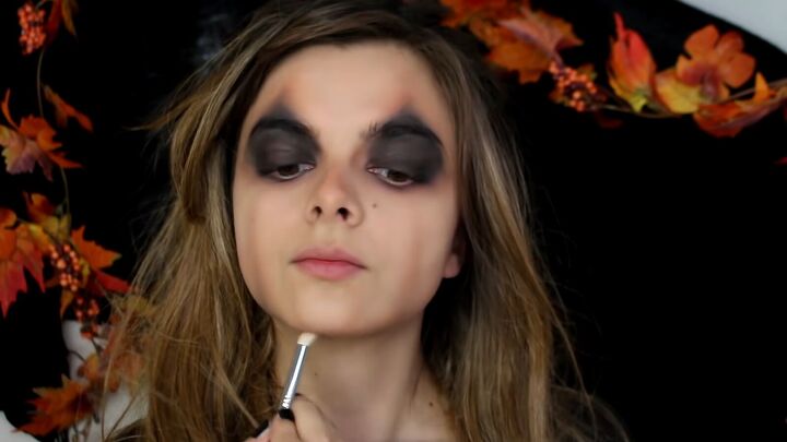 easy halloween jack o lantern makeup tutorial, Applying orange eyeshadow