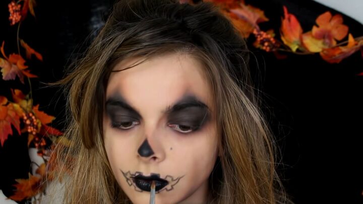 easy halloween jack o lantern makeup tutorial, Applying black lipstick