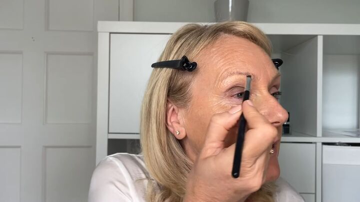 simple morning makeup routine tutorial, Boosting brows