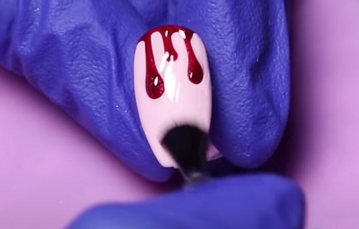 5 spooky halloween nail art designs, Applying top coat