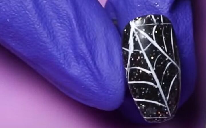 5 spooky halloween nail art designs, Completing spiderweb effect