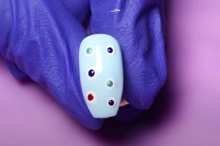 5 spooky halloween nail art designs, Adding colored dots to white dots