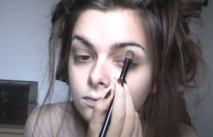 mrs lovett makeup tutorial for halloween, Applying eyeshadow