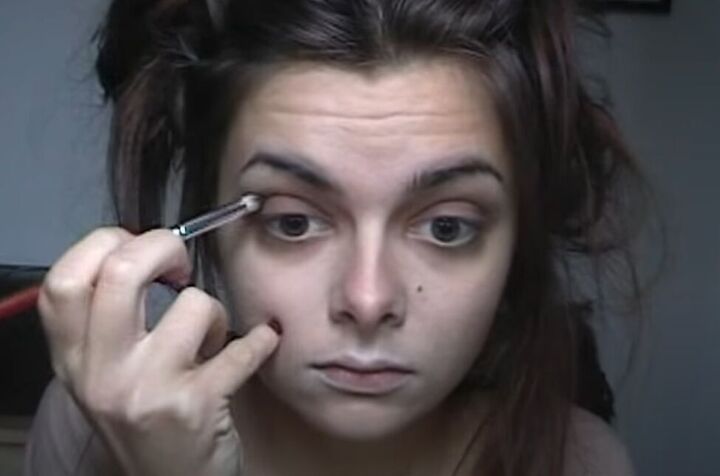 mrs lovett makeup tutorial for halloween, Applying eyeshadow