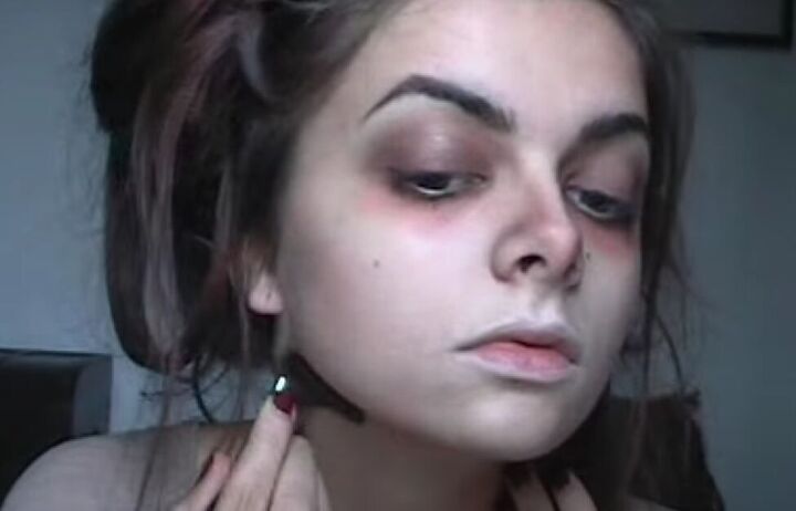 mrs lovett makeup tutorial for halloween, Creating shadow below chin