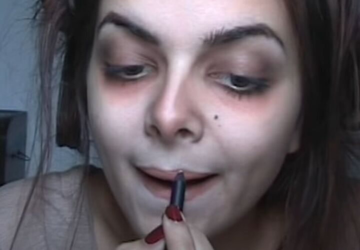 mrs lovett makeup tutorial for halloween, Lining lips