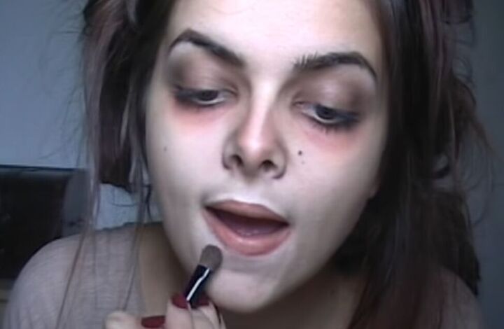 mrs lovett makeup tutorial for halloween, Shading chin