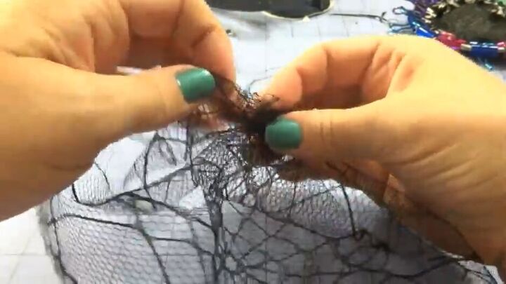 how to create an elegant halloween fascinator, Gathering netting