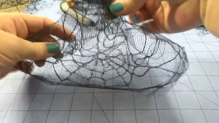 how to create an elegant halloween fascinator, Gathering netting