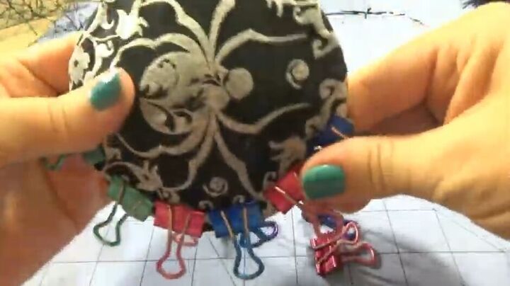 how to create an elegant halloween fascinator, Removing clips