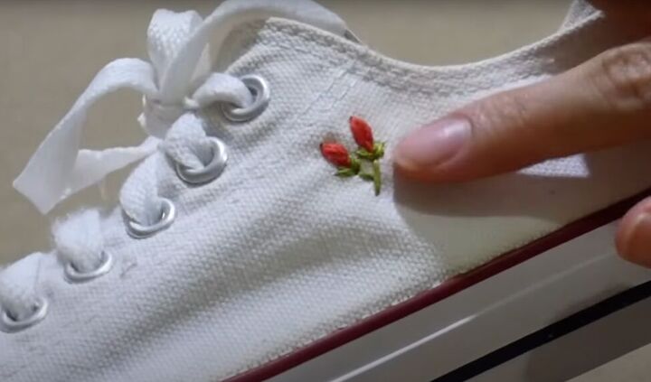sew along tutorial cute floral embroidered shoes, Embroidered flower on shoe