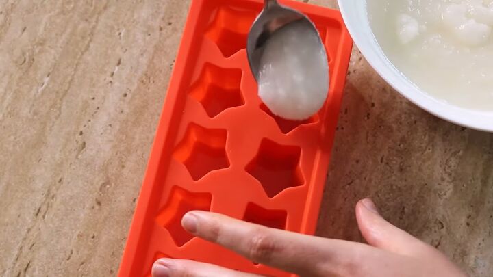 diy lavender sugar scrub cubes tutorial, Spoon mixture into molds